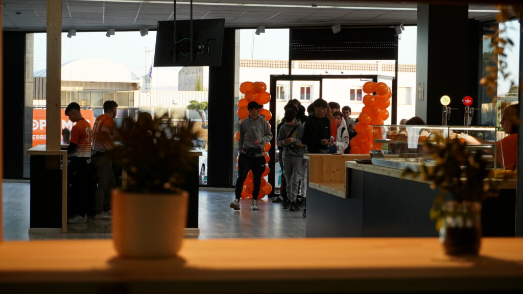 Guests at the reception desk of a Salting trampoline park center