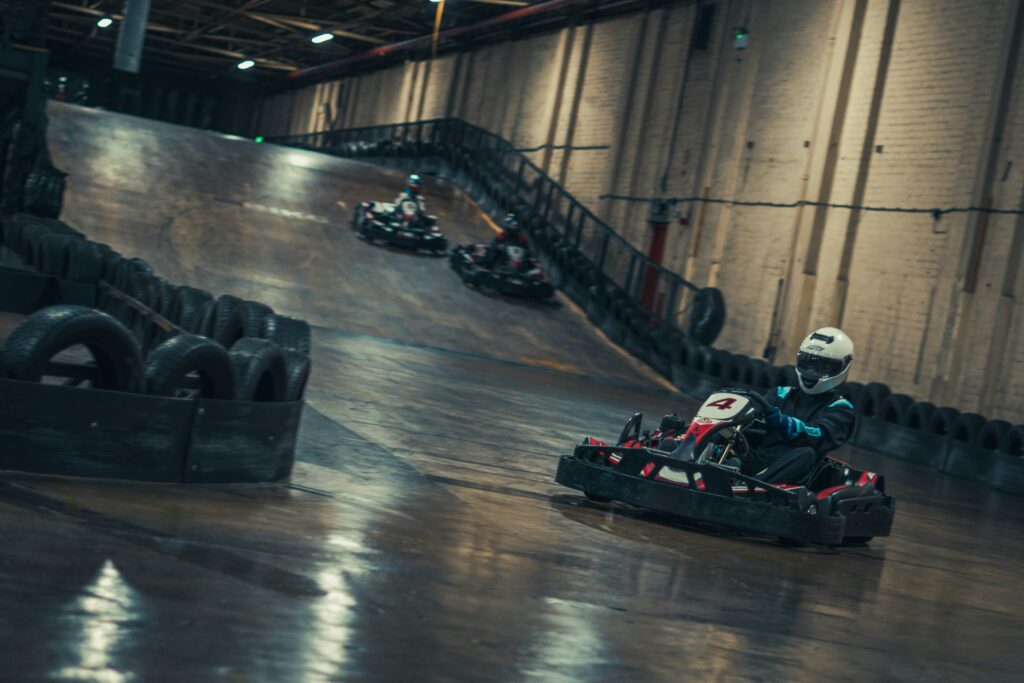 Negocio de karting en pista cubierta: karts eléctricos en un circuito cubierto de dimensiones reducidas